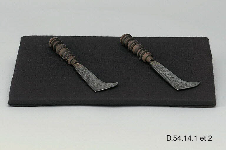 serpette France 1600 1954.21.1 Photo Mucem / cliché : Musée du vin de Bourgogne de Beaune / Pascal Tournier (Photographic)