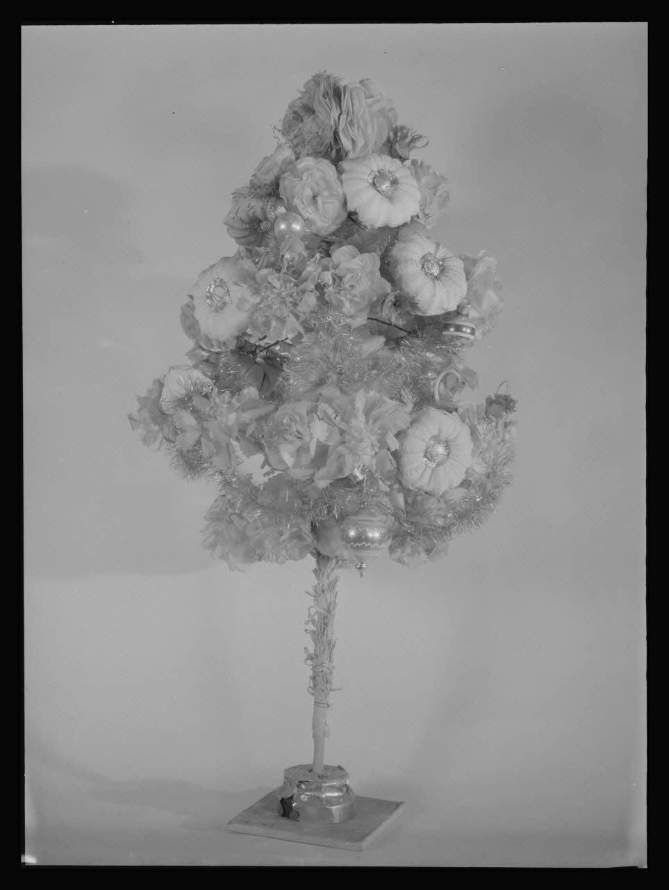 Pierre Soulier photographie Flambeau d'amour. 1939 Pays de la Loire, France 1957/12/1 Ph.1958.2.7 Photo Mucem