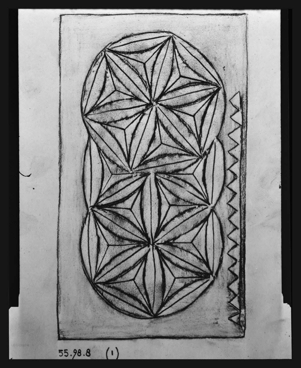 Pierre Soulier photographie Reproduction calquée d'un plioir à ruban en bois sculpté France 1958/7/28 Ph.1958.72.3 Photo Mucem