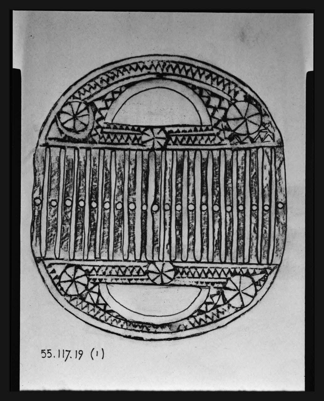 Pierre Soulier photographie Reproduction calquée d'une passette à ruban en bois sculpté et ajouré France 1958/7/28 Ph.1958.72.5 Photo Mucem