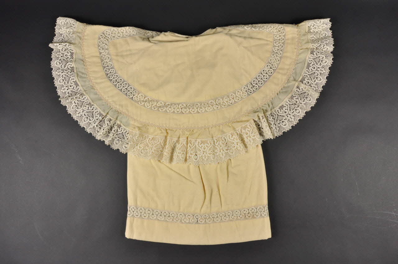 MANTEAU DE BAPTEME 1993.30.1 Photo Mucem