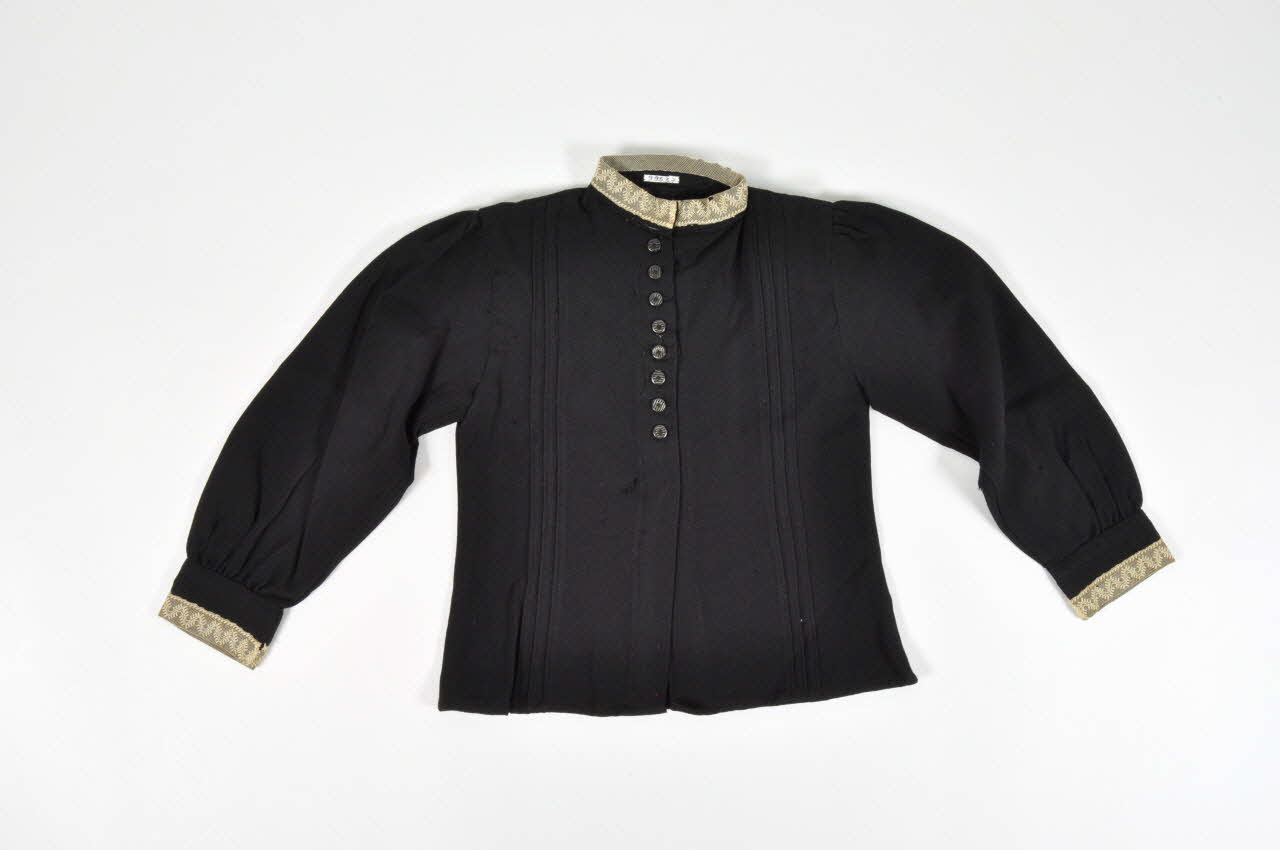 corsage 1995.3.7 Photo Mucem