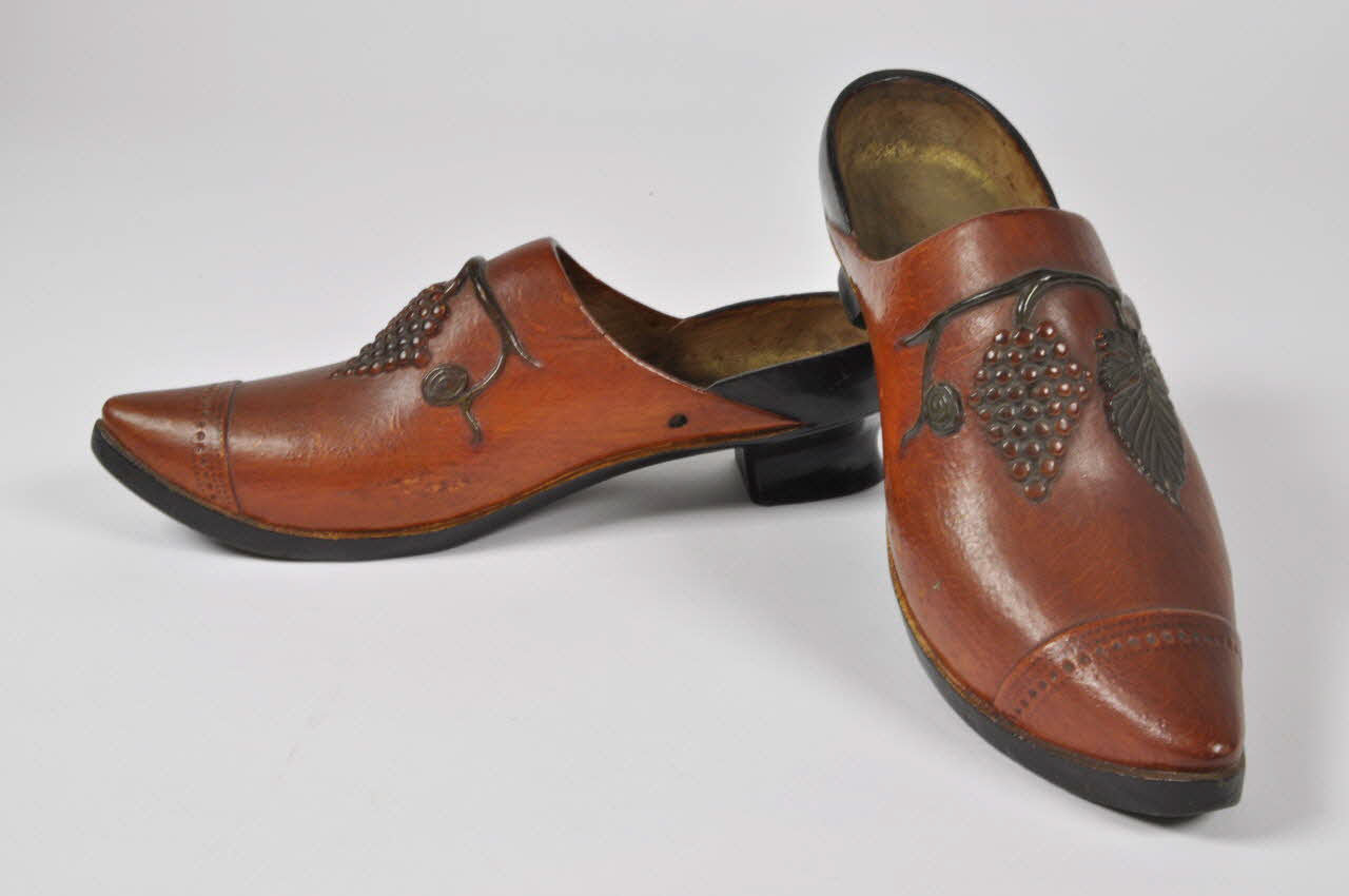 F. Fradin sabot de femme Centre, France 1942 1943.132.1.1-2 Photo Mucem