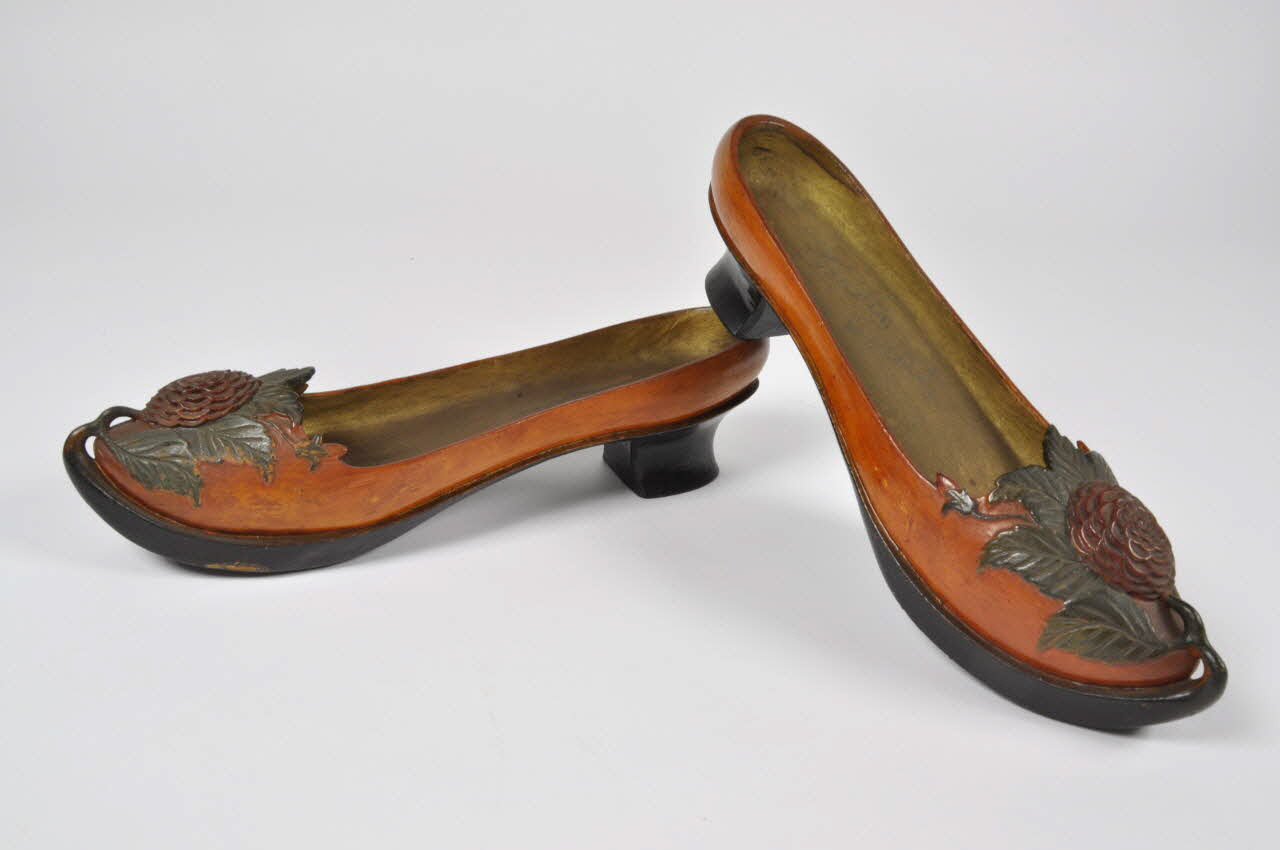 F. Fradin sabot de femme Centre, France 1942 1943.132.2.1-2 Photo Mucem