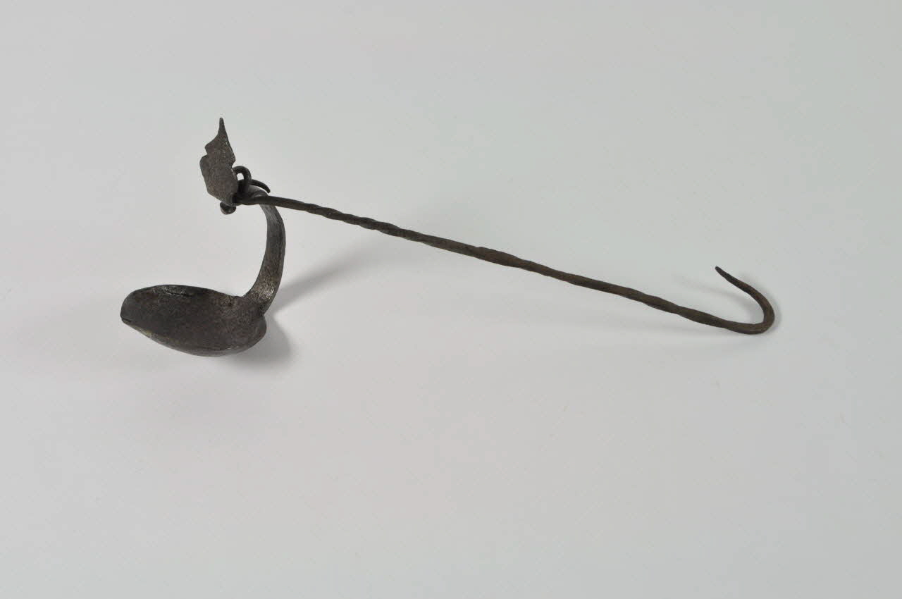 lampe à un godet ouvert Chaleil 1943.137.17 Photo Mucem