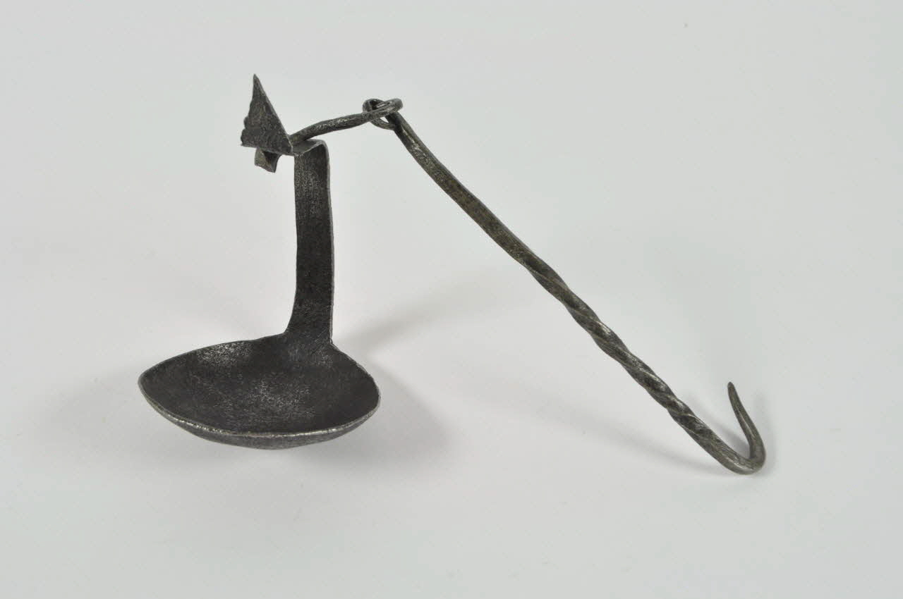 lampe à un godet ouvert Chaleil 1943.137.9 Photo Mucem