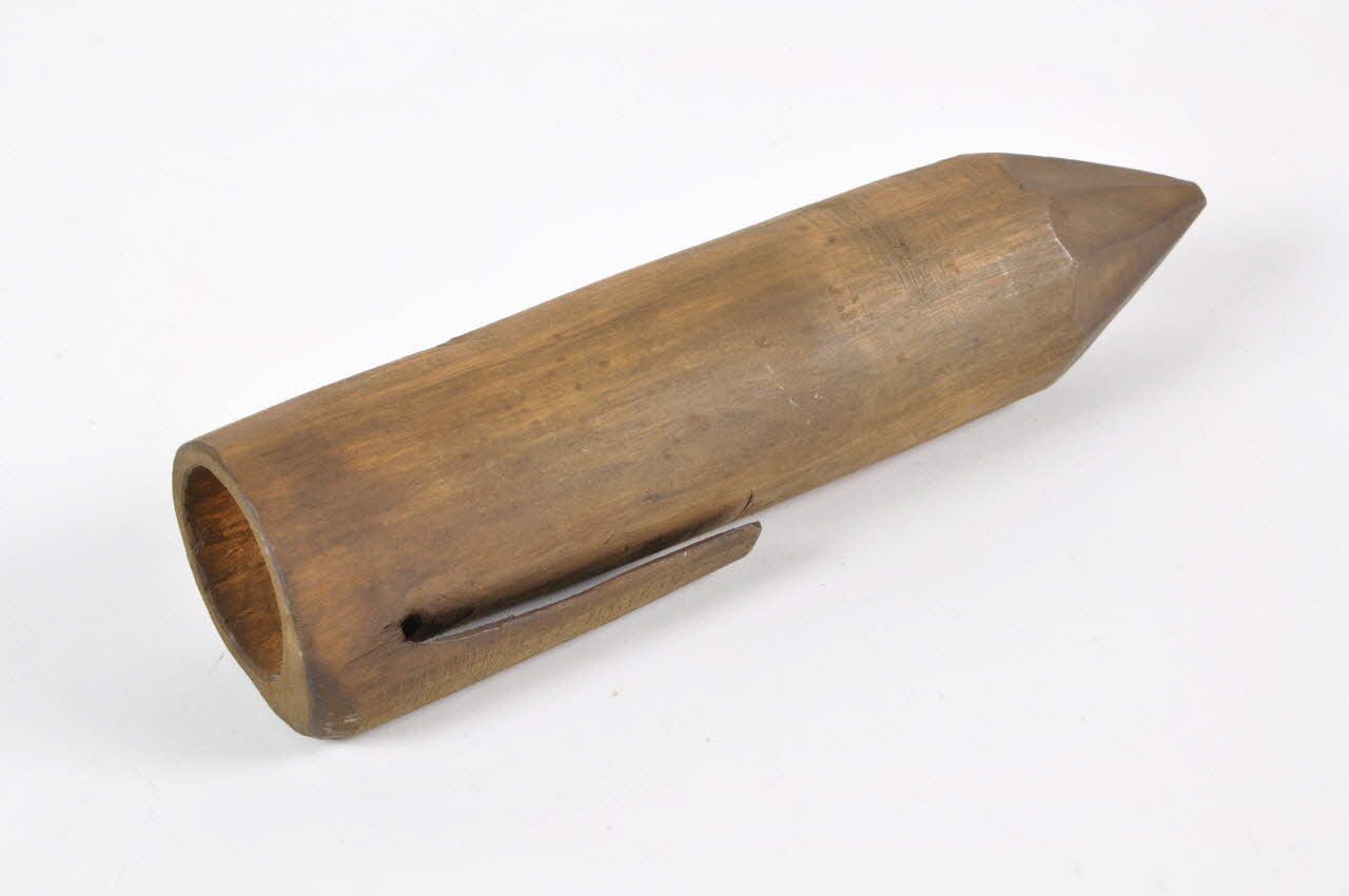 ETUI DE PIERRE A  AIGUISER 1943.169.1 Photo Mucem