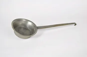 poche à eau 1943.175.2 Photo Mucem