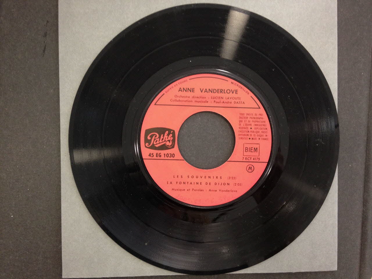 disque 45 tours Pluie sur Paris 2001.69.16.3802 Photo