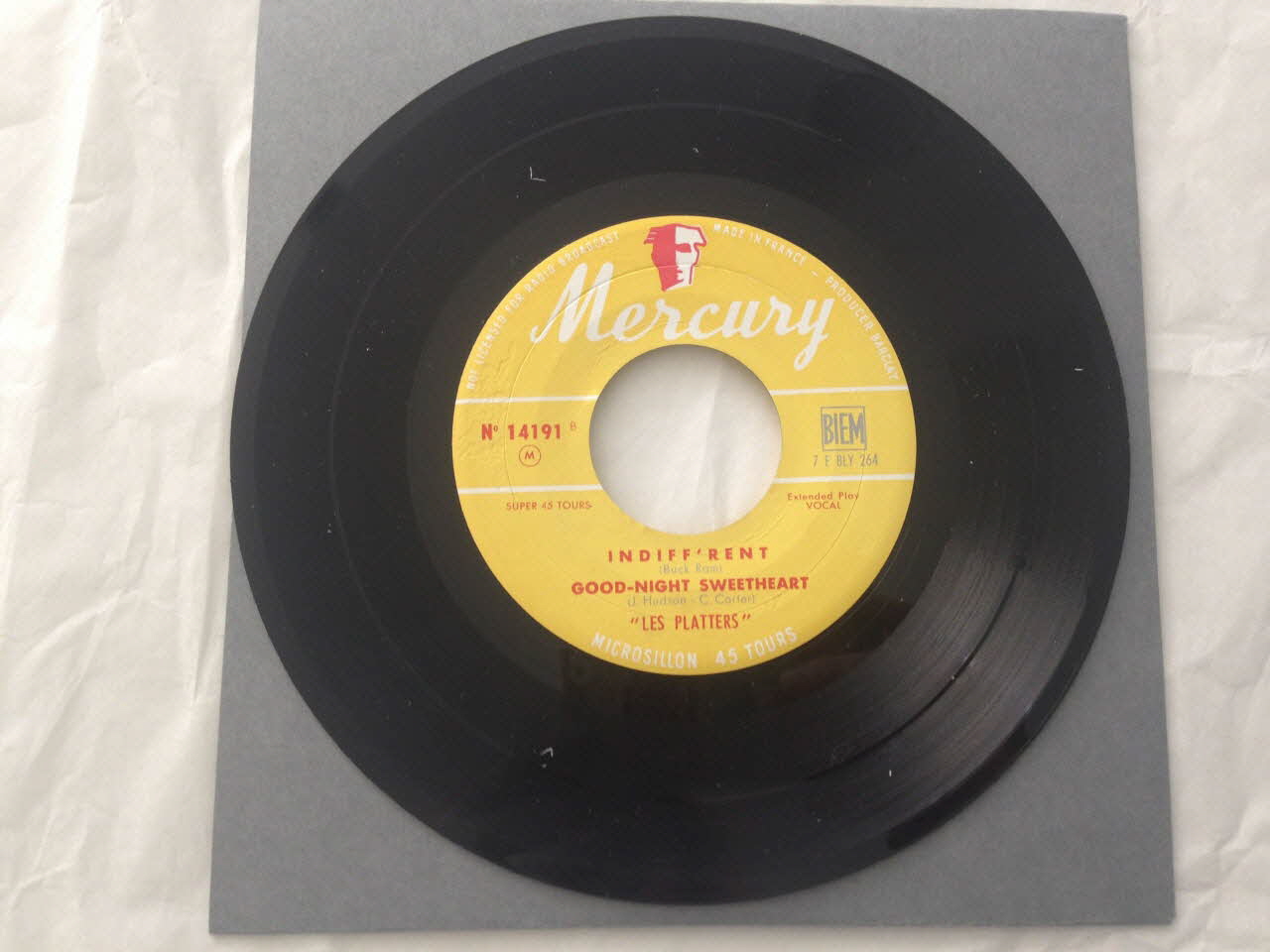 disque 45 tours Indiff'rent 2001.69.16.3910 Photo