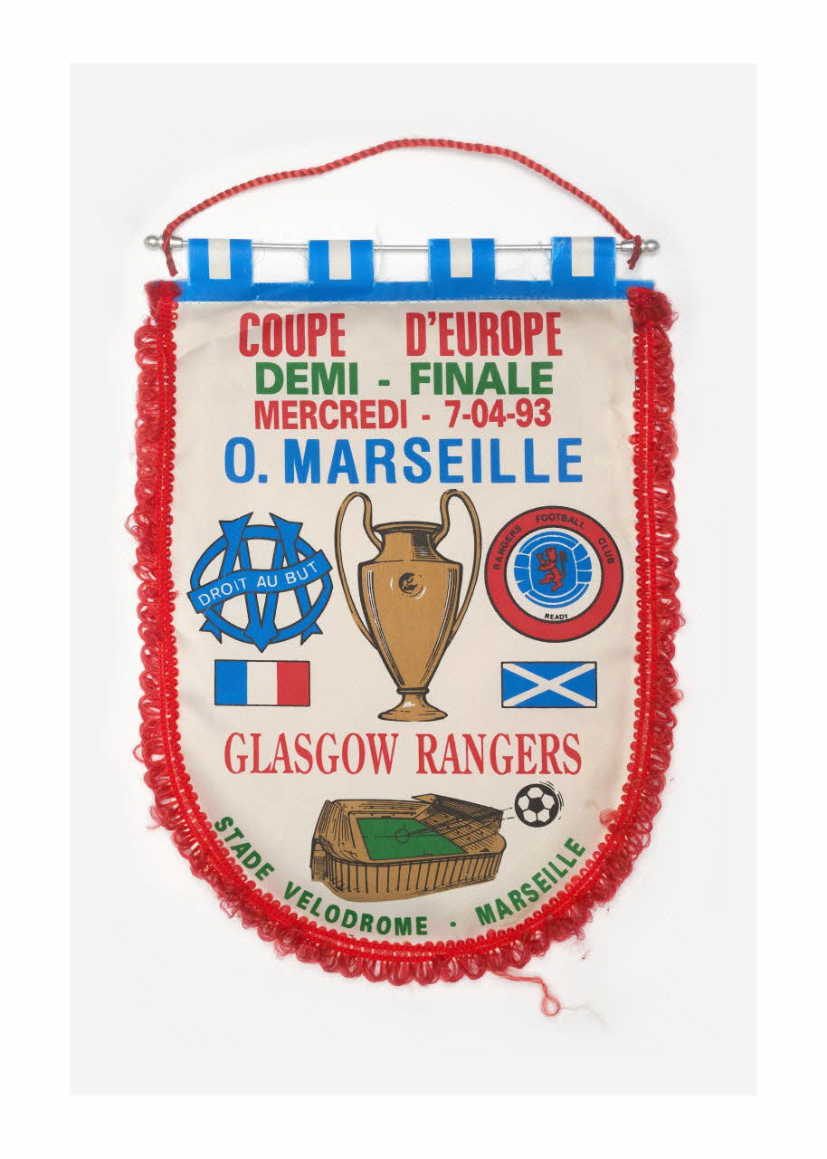 fanion-souvenir Fanion du match Olympique de Marseille - Glasgow Rangers du 07 avril 1993 2016.13.3 Photo Mucem/ Yves Inchierman