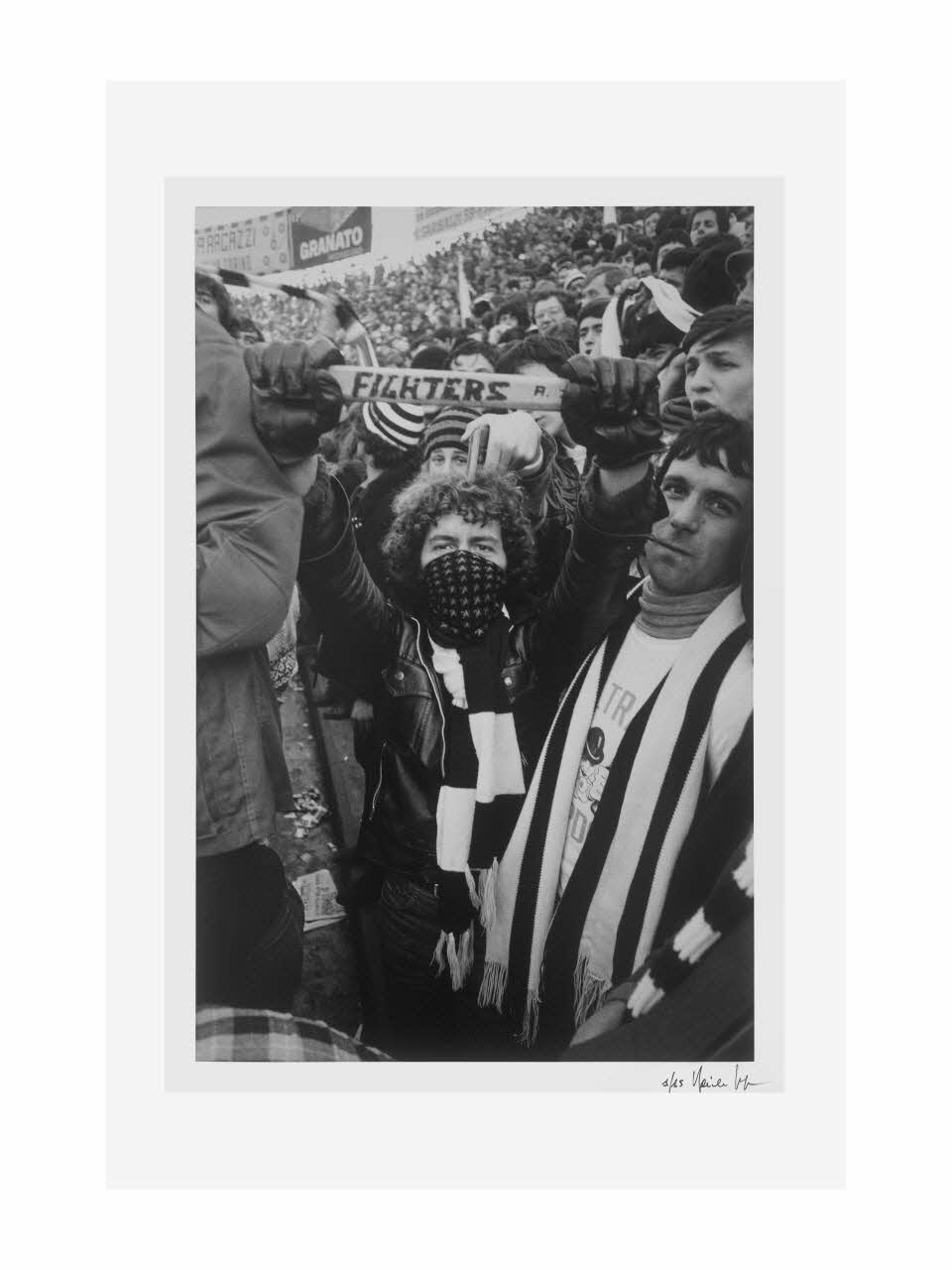 Daniele Segre tirage photographique Ultras "Fighters" de la Juventus de Turin Piémont, Italie 1977/5-1979/5 2016.24.6 Photo Mucem/ Yves Inchierman