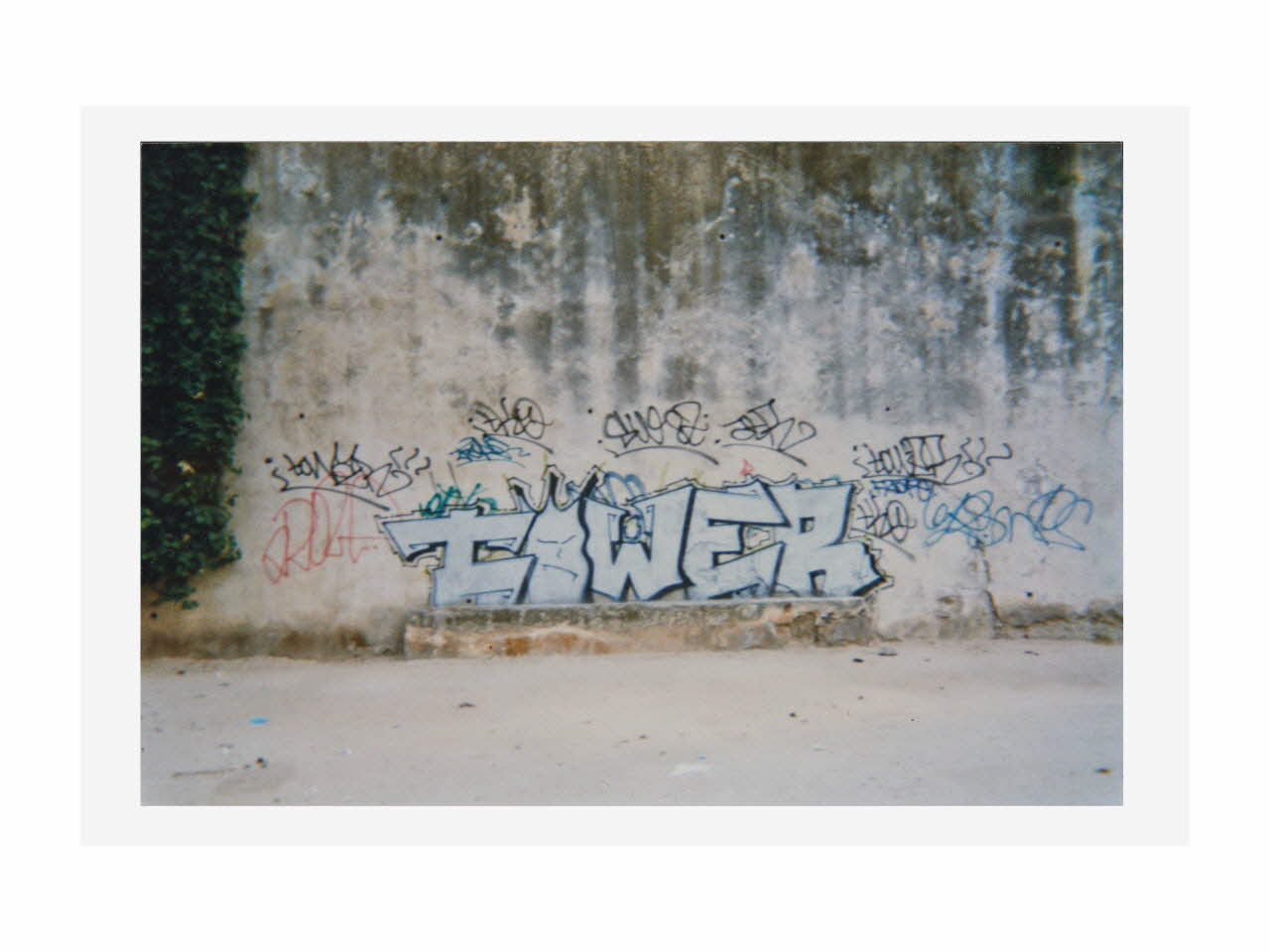 Tower photographie Graffiti dans l'espace public : la Corderie Provence-Alpes-Côte d’Azur, France 1997 2018.17.4 Photo Collection Mucem, Tower / cliché Yves Inchierman