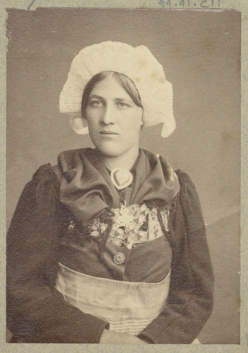 Anonyme photographie Album n°2 du Musée d'ethnographie du Trocadéro Rhône-Alpes, France 1875-1899 Ph.1944.41.211 Photo