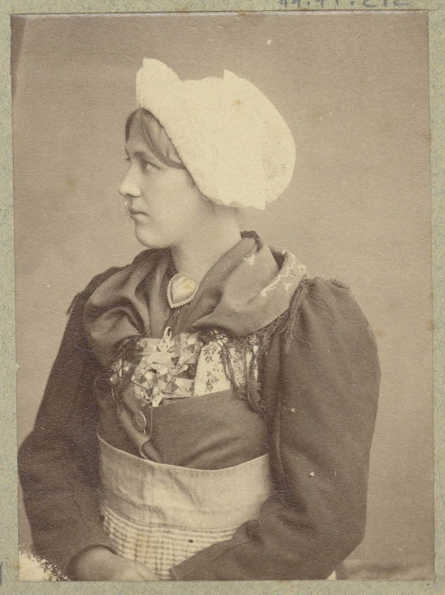 Anonyme photographie Album n°2 du Musée d'ethnographie du Trocadéro Rhône-Alpes, France 1875-1899 Ph.1944.41.212 Photo