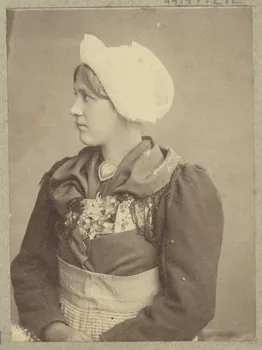 Anonyme photographie Album n°2 du Musée d'ethnographie du Trocadéro Rhône-Alpes, France 1875-1899 Ph.1944.41.212 Photo