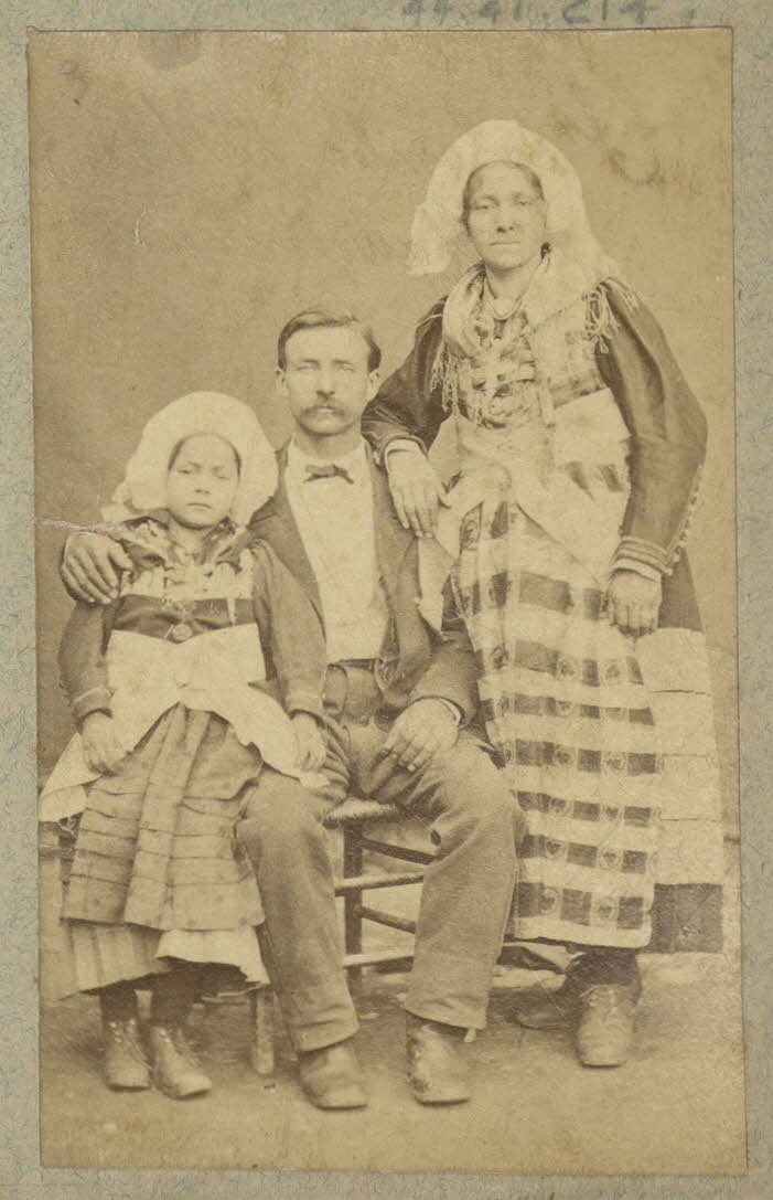 Anonyme photographie Album n°2 du Musée d'ethnographie du Trocadéro Rhône-Alpes, France 1875-1899 Ph.1944.41.214 Photo Mucem