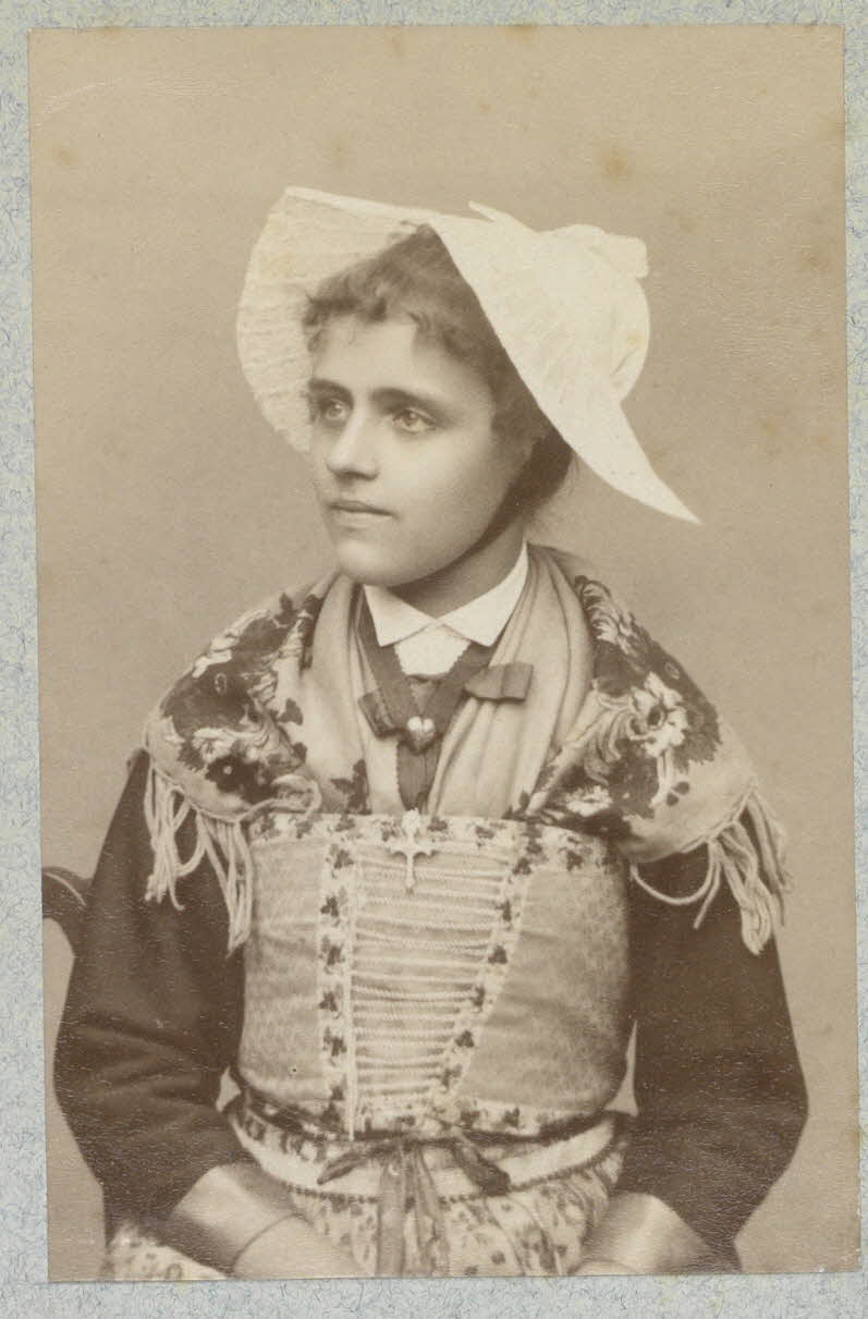 Anonyme photographie Album n°2 du Musée d'ethnographie du Trocadéro Rhône-Alpes, France 1875-1899 Ph.1944.41.217 Photo