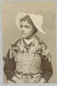 Anonyme photographie Album n°2 du Musée d'ethnographie du Trocadéro Rhône-Alpes, France 1875-1899 Ph.1944.41.217 Photo