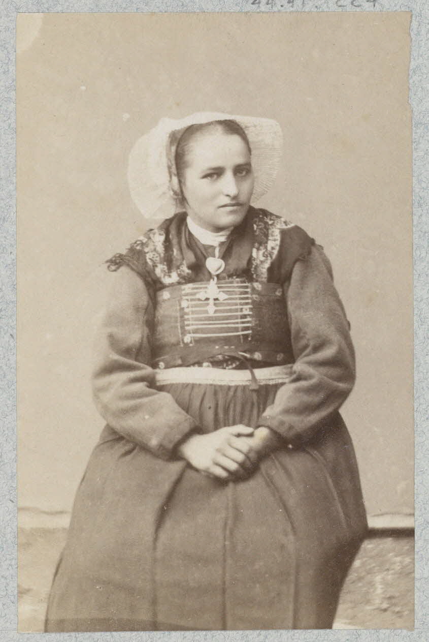 Anonyme photographie Album n°2 du Musée d'ethnographie du Trocadéro Rhône-Alpes, France 1875-1899 Ph.1944.41.224 Photo