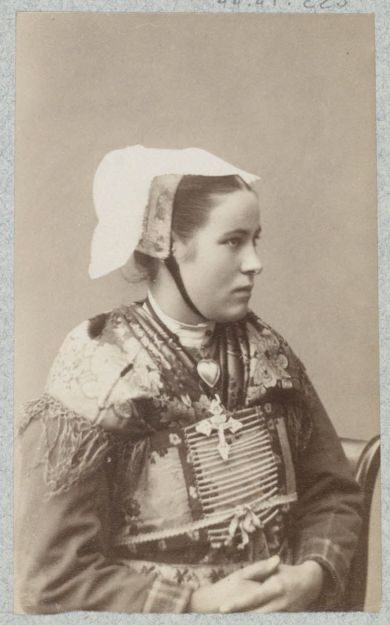 Anonyme photographie Album n°2 du Musée d'ethnographie du Trocadéro Rhône-Alpes, France 1875-1899 Ph.1944.41.225 Photo