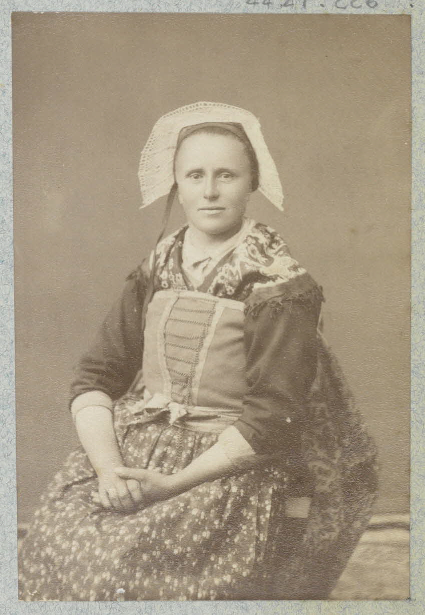 Anonyme photographie Album n°2 du Musée d'ethnographie du Trocadéro Rhône-Alpes, France 1875-1899 Ph.1944.41.226 Photo