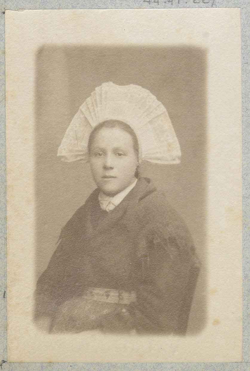 Anonyme photographie Album n°2 du Musée d'ethnographie du Trocadéro Rhône-Alpes, France 1875-1899 Ph.1944.41.227 Photo