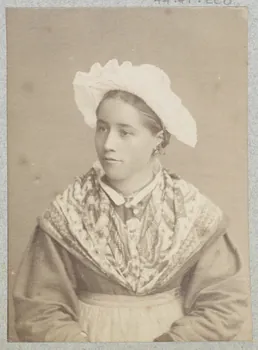 Anonyme photographie Album n°2 du Musée d'ethnographie du Trocadéro Rhône-Alpes, France 1875-1899 Ph.1944.41.228 Photo