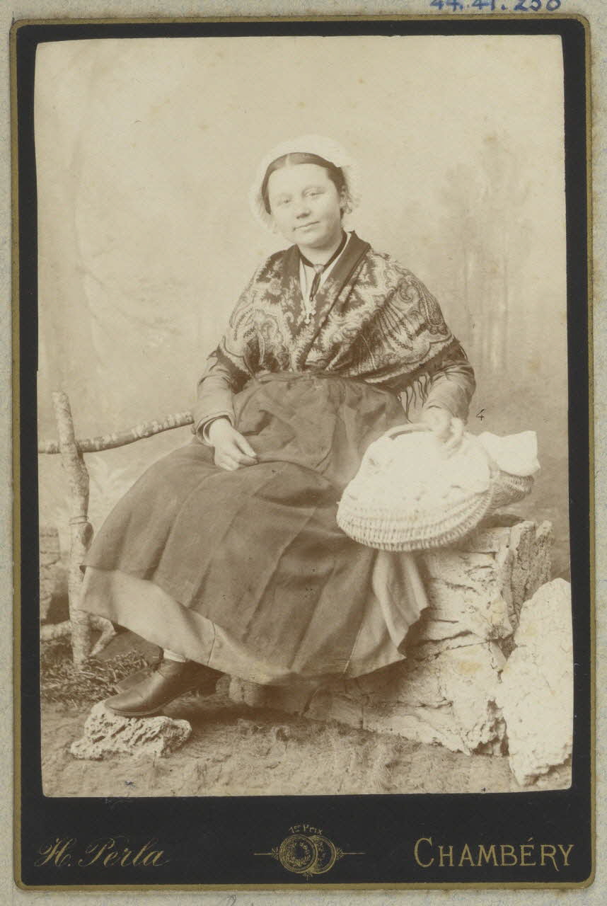 H. Perla photographie Album n°2 du Musée d'ethnographie du Trocadéro Rhône-Alpes, France 1875-1899 Ph.1944.41.230 Photo