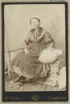 H. Perla photographie Album n°2 du Musée d'ethnographie du Trocadéro Rhône-Alpes, France 1875-1899 Ph.1944.41.230 Photo