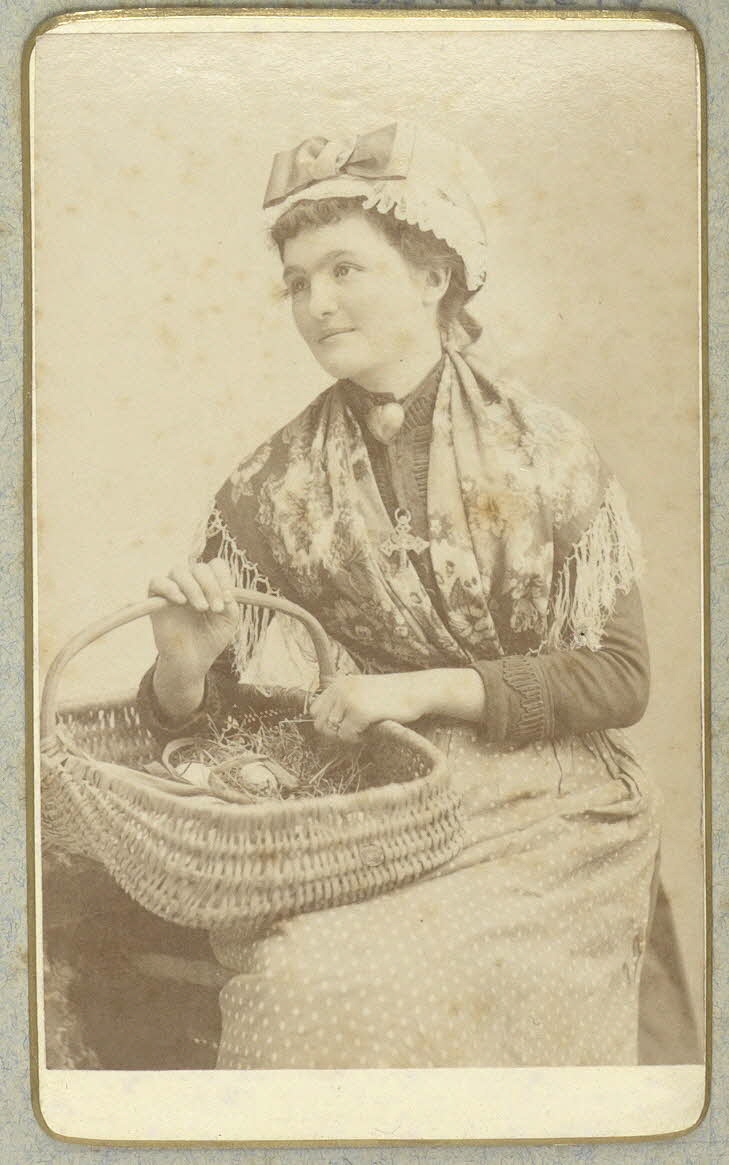 Anonyme photographie Album n°2 du Musée d'ethnographie du Trocadéro Rhône-Alpes, France 1875-1899 Ph.1944.41.240 Photo
