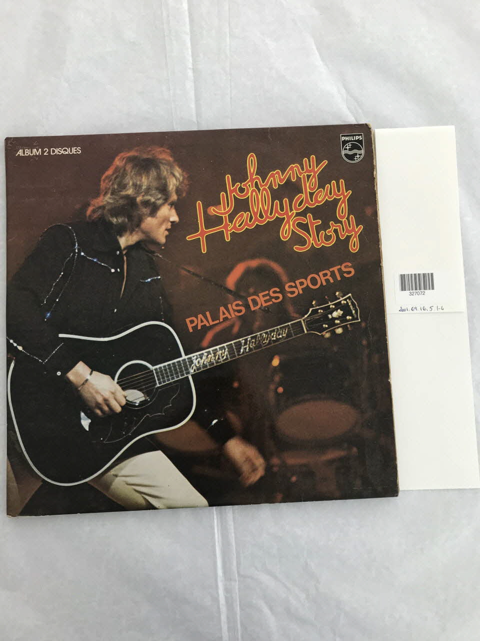 Jacques Revaux ; Pierrette Bargoin ; Christian Fourquet ; Claudia Alexandre ; Marc Bozonnet ; Geoffrey Reynolds ; Alfred Hovsepian ; Mick Picard ; Jean-Marc Deutere ; Jacques Ploquin ; Jean-Pierre Azoulay ; Alan Perkins ; Pierre Ploquin ; Christian Guizien ; Michel Gaucher ; Gilles Perrin ; Gérard Mondon ; Serge Roux ; Jocelyne Lacaille ; Claude Arini ; René Morizur ; Guy Marco ; Alain Weiss ; Roland Guillotel ; Jean Costa ; Marc Steckar ; Hamid Belhocine ; Jean-Louis Chautemps ; Erick Bamy ; Bernard Lion ; Philips ; Phonogram ; Jacques Aubert ; Claude Delorme ; Imp. C.I.D.I.S. Louviers disque 33 tours Johnny Hallyday Story / Palais des Sports Île-de-France, France 1976 2001.69.16.5.1-4 Photo