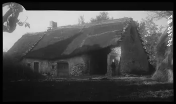 Legrand ; Perreau ; Barbier photographie Habitation fermière Rhône-Alpes, France 1945/10/16 Ph.1945.146.87 Photo Musée des Civilisations de l’Europe et de la Méditerranée
