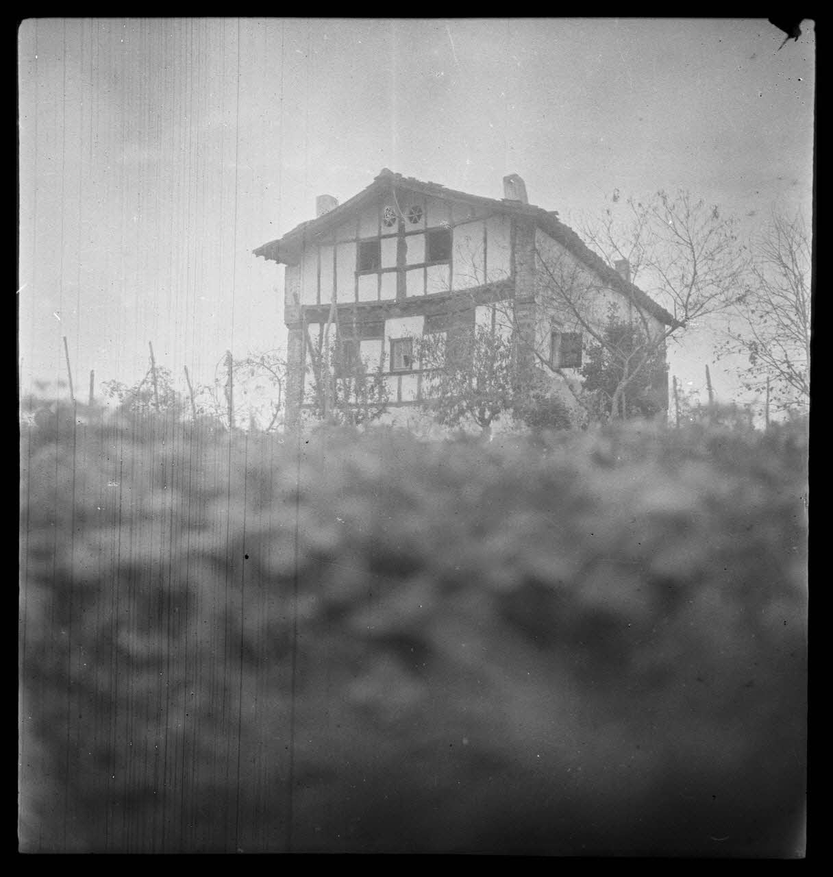 Camion photographie Maisons Aquitaine, France 1945/11/1 Ph.1945.151.218 Photo Musée des Civilisations de l’Europe et de la Méditerranée