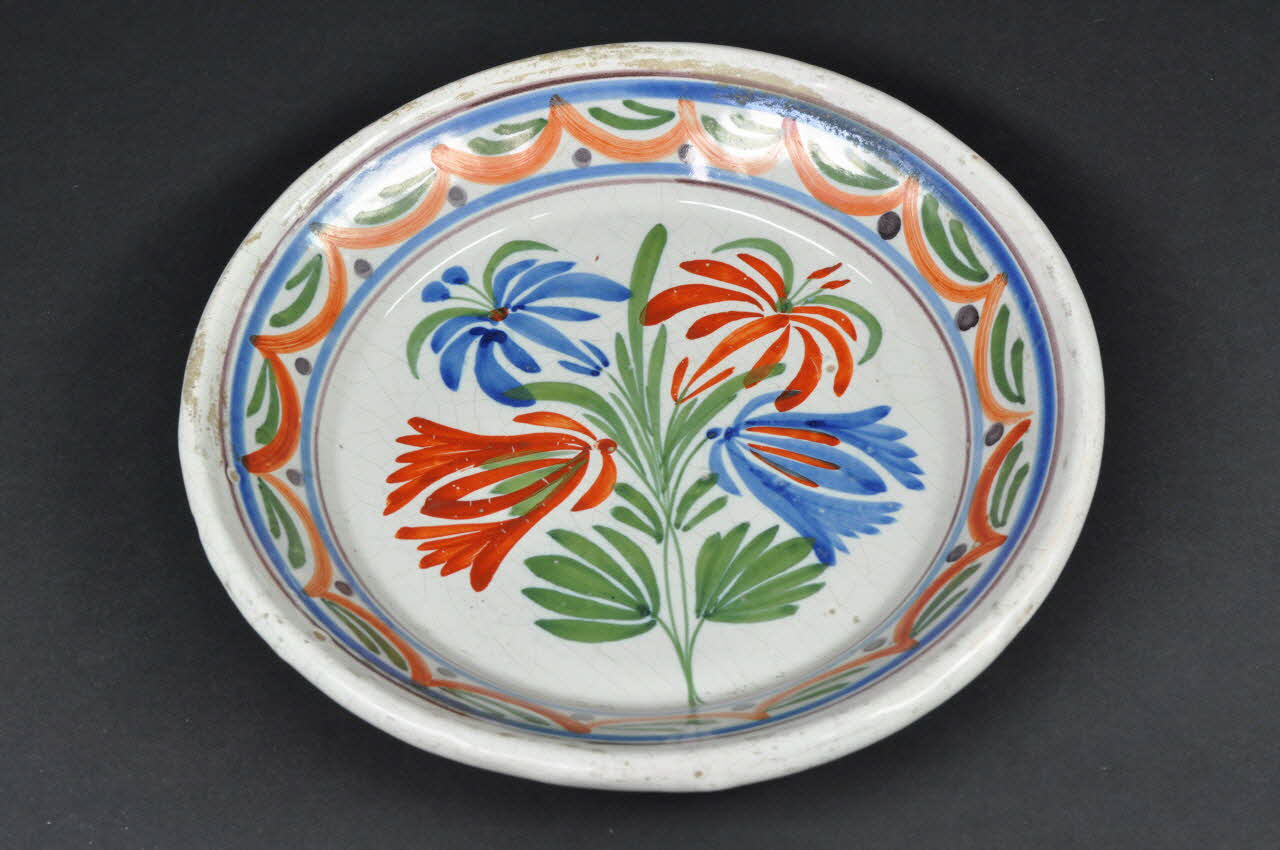 assiette calotte Bretagne, France 1835-1845 1943.37.14 Photo Mucem