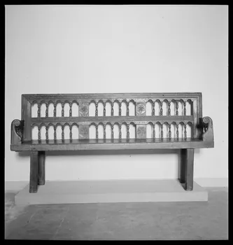 Pierre Soulier photographie Documentation réunie pour l'Exposition "Bretagne, Art Populaire et Ethnographie régionale" du 22 juin au 22 septembre 1951. Banc. Cat.46.1 France 1951/6/1 Ph.1951.41.32 Photo
