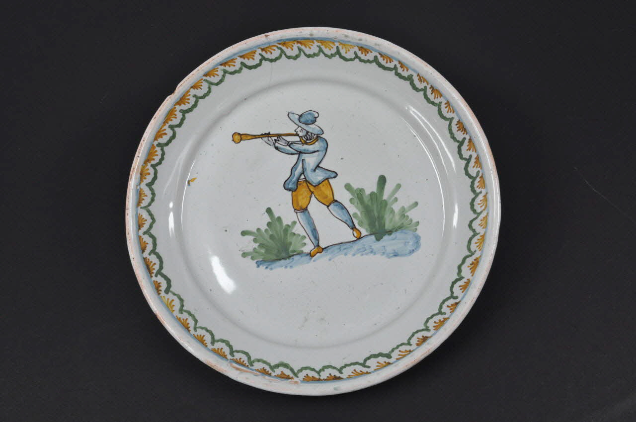 assiette calotte Bourgogne, France 1775-1825 1943.37.22 Photo Mucem