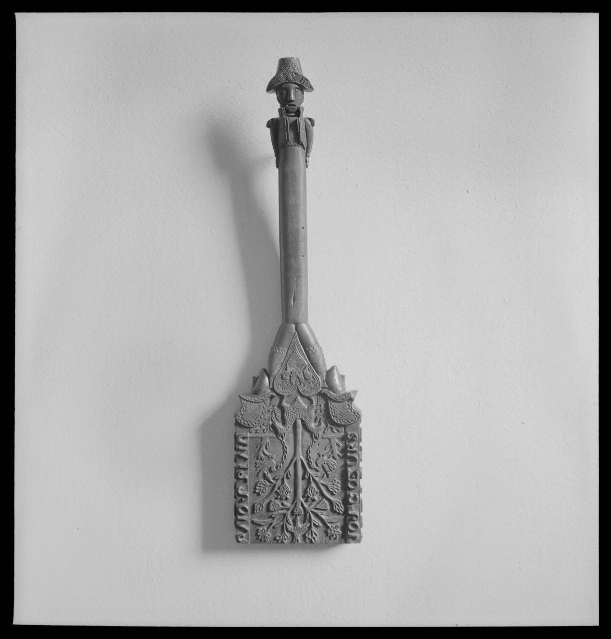 Pierre Soulier photographie Battoir en bois sculpté France 1951/9/21 Ph.1951.74.1 Photo Mucem / Pierre Soulier