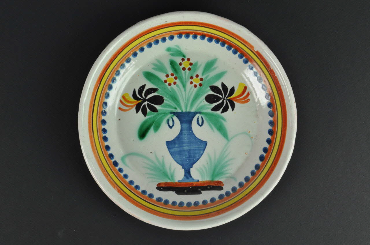 assiette calotte Bourgogne, France 1875-1900 1943.37.24 Photo Mucem