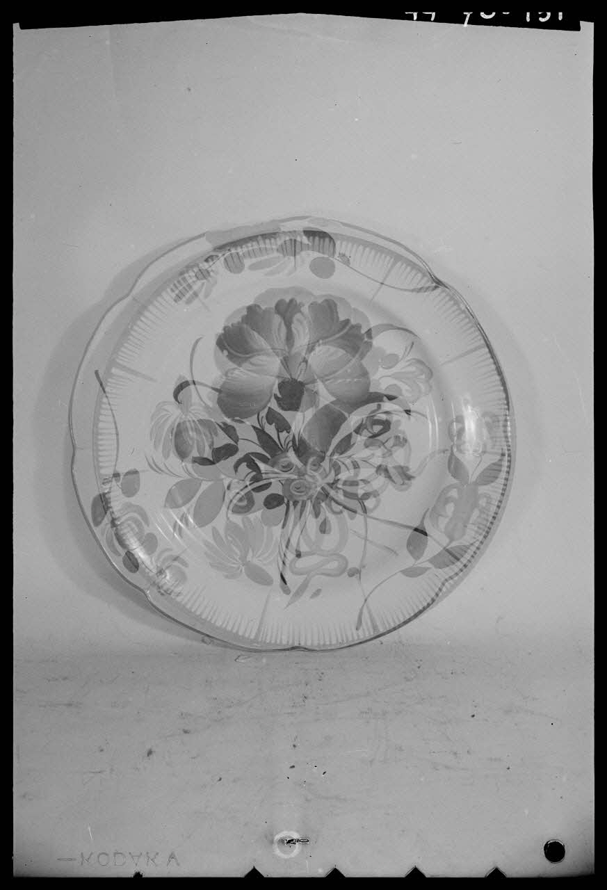 Pierre Séguy photographie Assiette plate provenant de l'Est de la France Ile-de-France, France 1944/1/1 Ph.1944.78.151 Photo