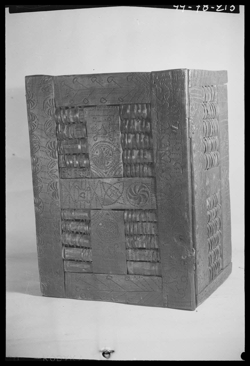 Pierre Séguy photographie Coffre de berger de Nasbinals, Lozère Ile-de-France, France 1944/1/1 Ph.1944.78.213 Photo