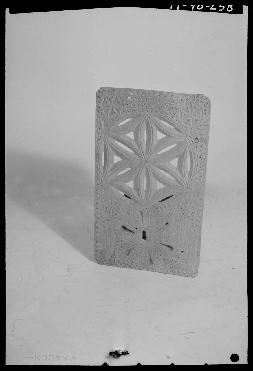 Pierre Séguy photographie Plioir à dentelle de l'Orne Ile-de-France, France 1944/1/1 Ph.1944.78.258 Photo