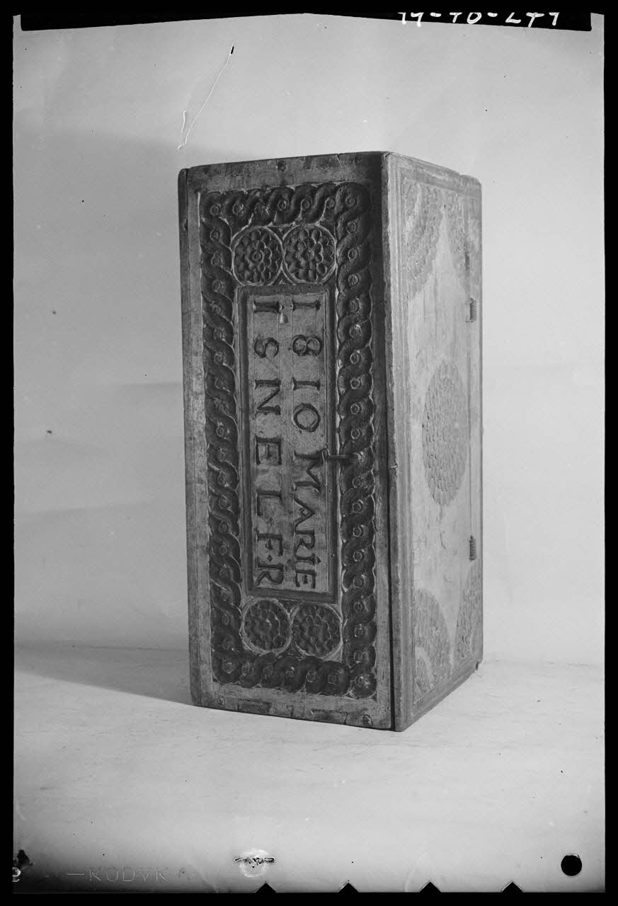 Pierre Séguy photographie Coffret de Saint-Véran, Hautes-Alpes Ile-de-France, France 1944/1/1 Ph.1944.78.279 Photo