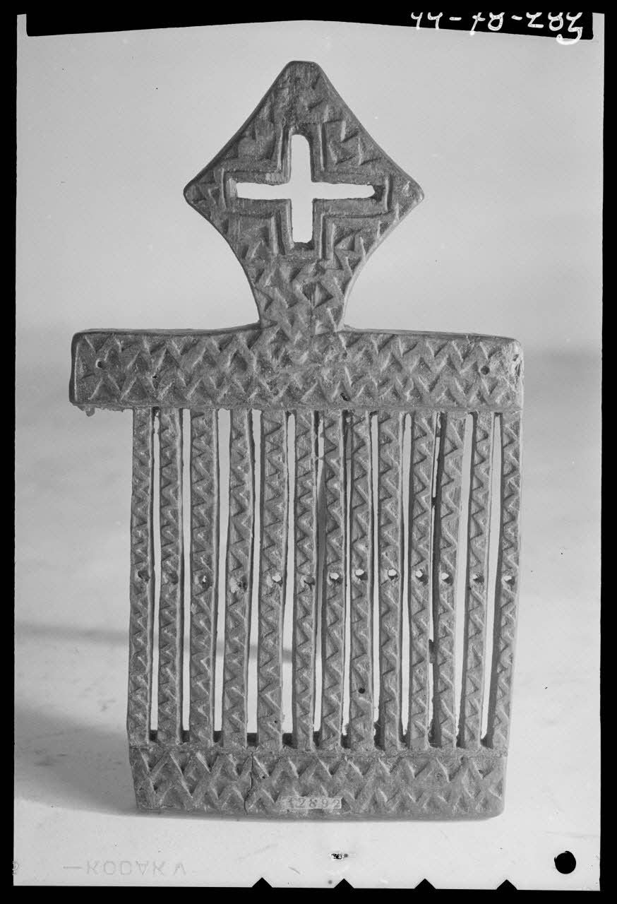 Pierre Séguy photographie Métiers à rubans d'Auvergne Ile-de-France, France 1944/1/1 Ph.1944.78.283 Photo
