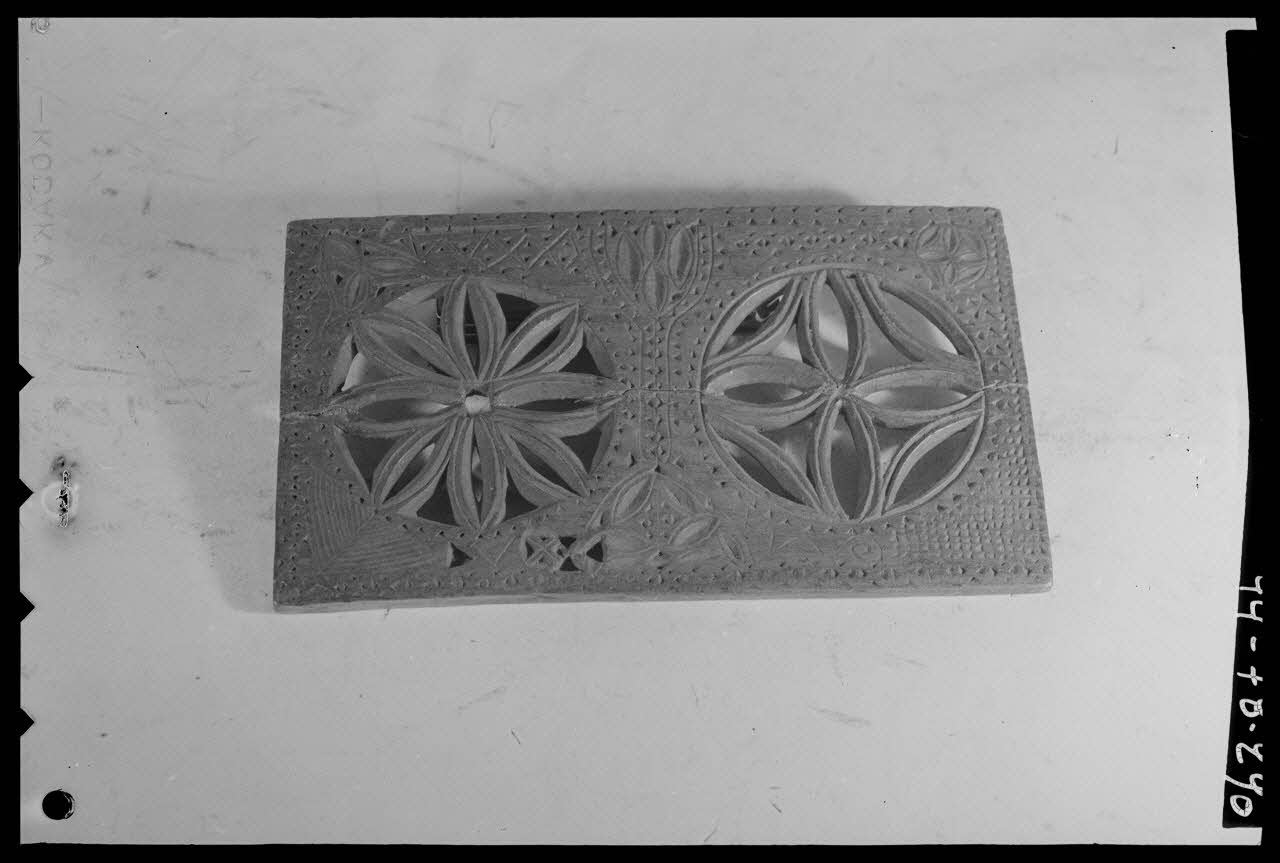 Pierre Séguy photographie Plioir à dentelles de Velay, daté de 1773 Ile-de-France, France 1944/1/1 Ph.1944.78.290 Photo