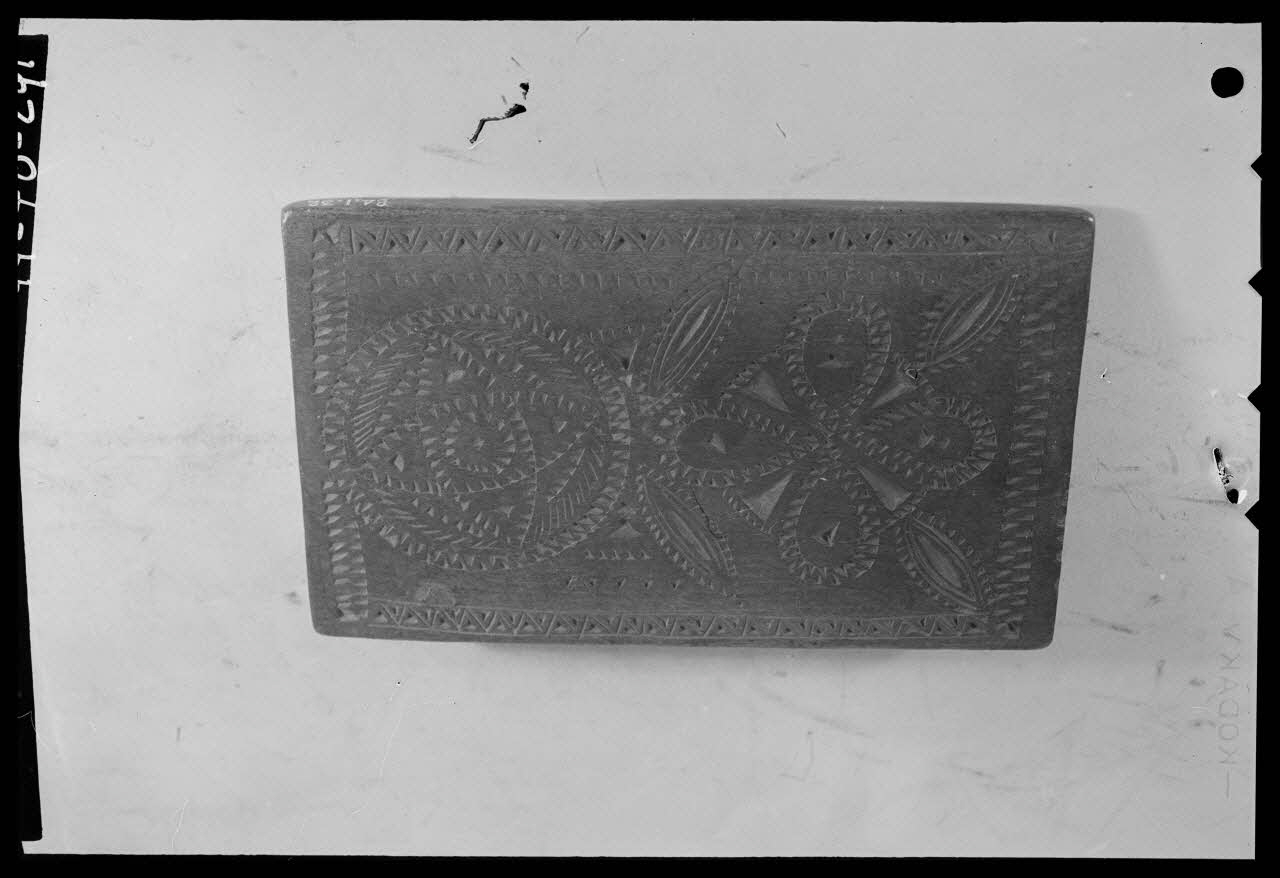 Pierre Séguy photographie Plioir à dentelles de Velay, daté de 1773 Ile-de-France, France 1944/1/1 Ph.1944.78.291 Photo