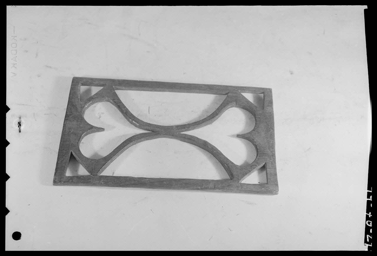 Pierre Séguy photographie Plioir à dentelles de Velay, daté de 1773 Ile-de-France, France 1944/1/1 Ph.1944.78.293 Photo