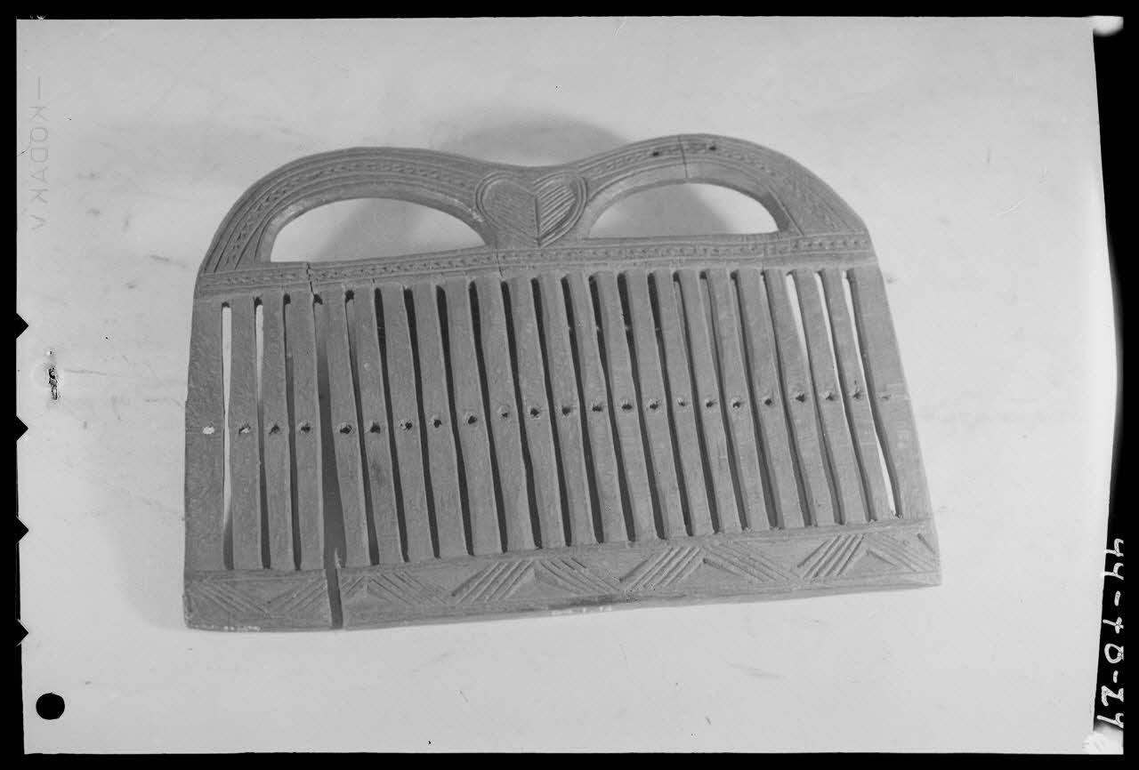 Pierre Séguy photographie Métiers à rubans d'Auvergne Ile-de-France, France 1944/1/1 Ph.1944.78.295 Photo