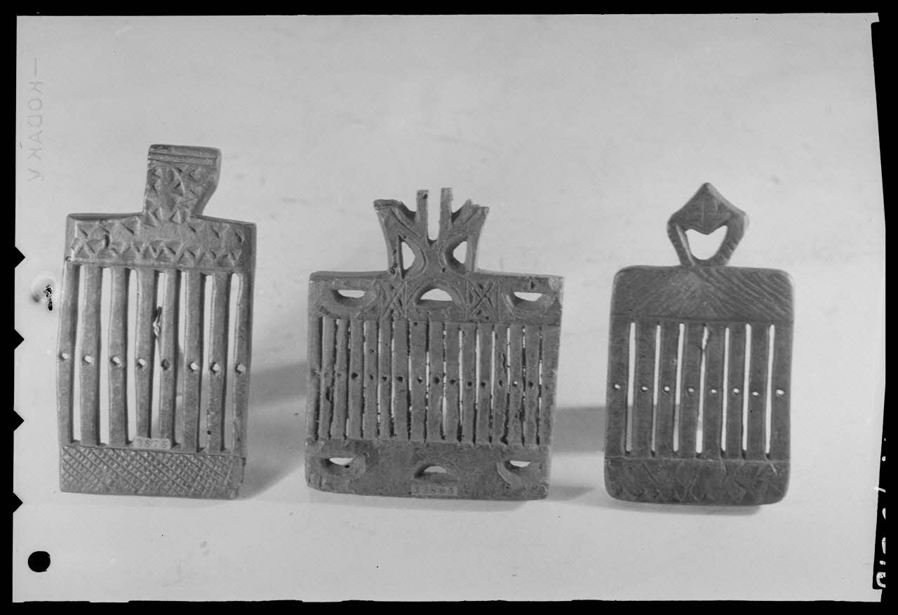 Pierre Séguy photographie Trois métiers à rubans d'Auvergne Ile-de-France, France 1944/1/1 Ph.1944.78.296 Photo