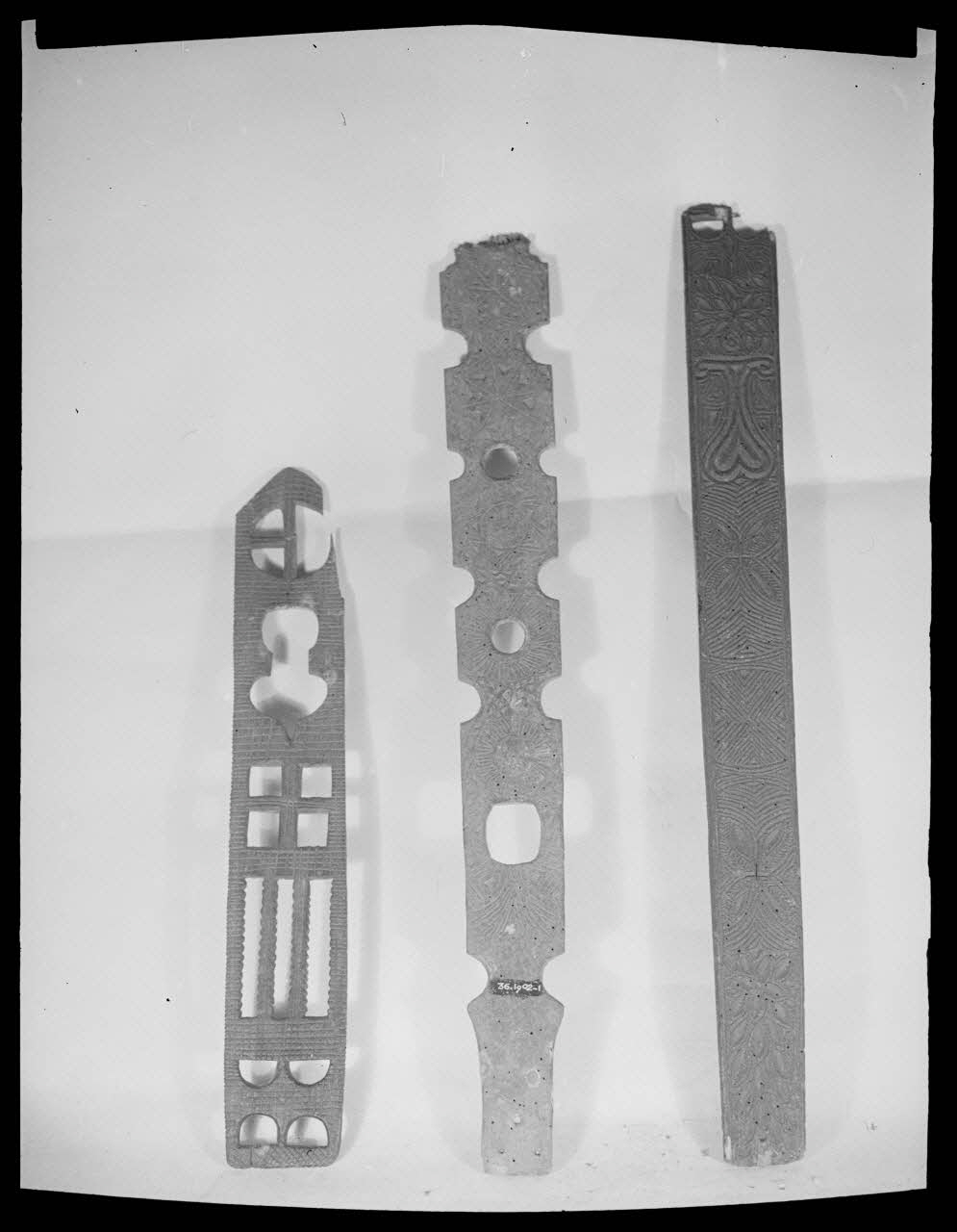 Pierre Séguy photographie "Porte-chaleils" du Puy-de-Dôme Ile-de-France, France 1944/1/1 Ph.1944.78.318 Photo